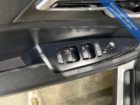 Used 2023 Kia Sportage LX image 21