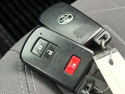 Certified 2017 Toyota Tacoma TRD Off-Road w/ Premium & Technology Package AWD/4WD image 24