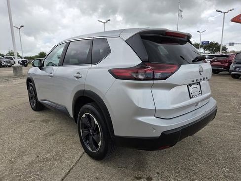Used 2025 Nissan Rogue SV FWD image 17