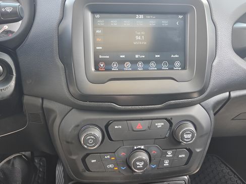 Used 2019 Jeep Renegade Trailhawk AWD/4WD image 17
