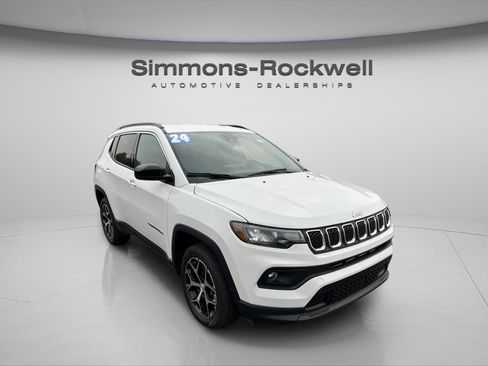 Used 2024 Jeep Compass Latitude AWD/4WD image 6