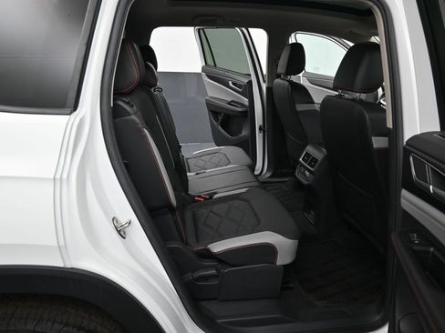 Used 2024 Volkswagen Atlas Peak Edition SE AWD/4WD image 32