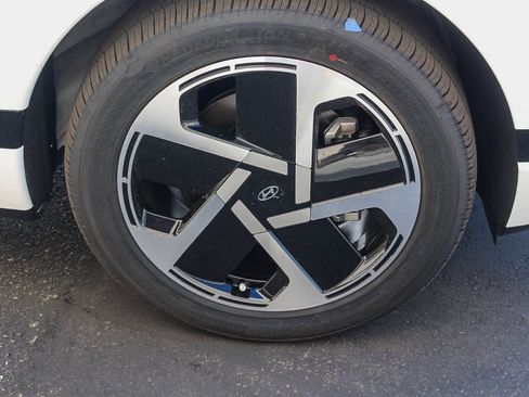 New 2026 Hyundai Ioniq 9 Calligraphy w/ Tow & Go Package AWD/4WD image 11