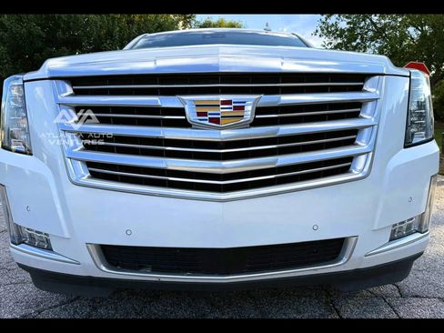 Used 2019 Cadillac Escalade Platinum image 30