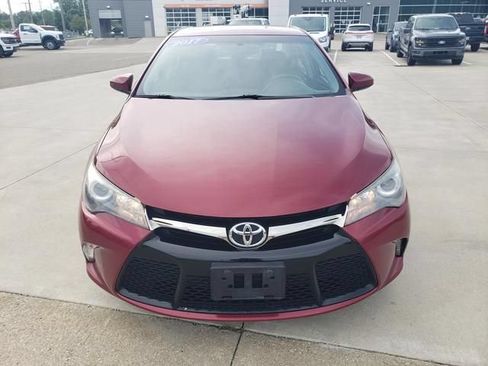 Used 2017 Toyota Camry SE w/ Moonroof Package FWD image 9