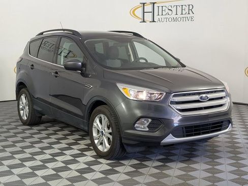 Used 2018 Ford Escape SE w/ SE Sync 3 Package FWD image 2