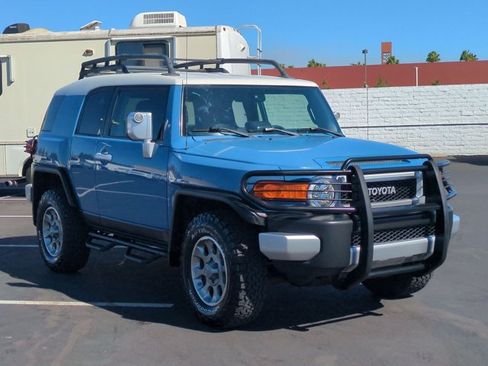 Used 2013 Toyota FJ Cruiser 4WD w/ Convenience Pkg image 3