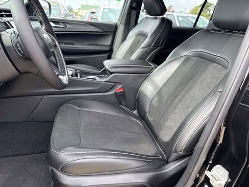 New 2025 Jeep Grand Cherokee L Altitude RWD image 10