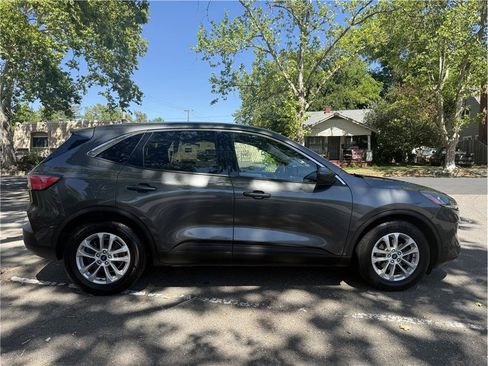 Used 2020 Ford Escape SE FWD image 6
