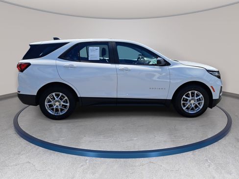 Used 2023 Chevrolet Equinox LS FWD image 4