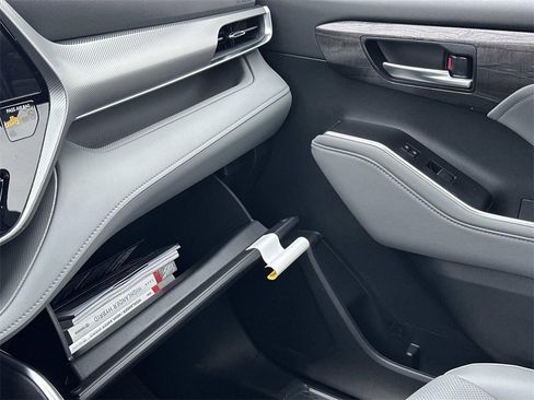 New 2026 Toyota Highlander Platinum image 33