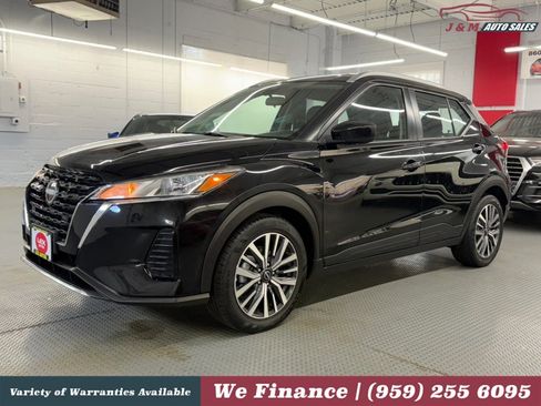 Used 2022 Nissan Kicks SV FWD image 2