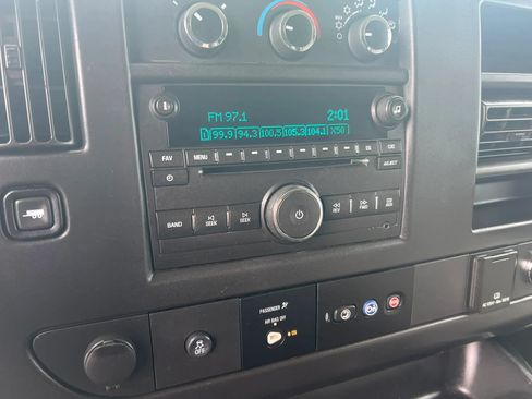 Used 2017 Chevrolet Express 3500 LT w/ LT Preferred Equipment Group RWD image 22