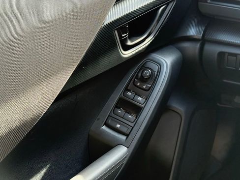 Used 2025 Subaru Crosstrek 2.0i Premium image 8