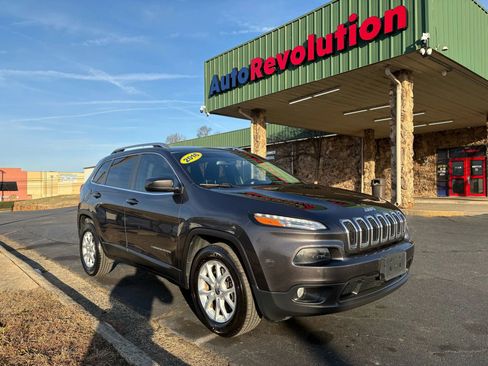 Used 2016 Jeep Cherokee Latitude w/ Cold Weather Group image 1
