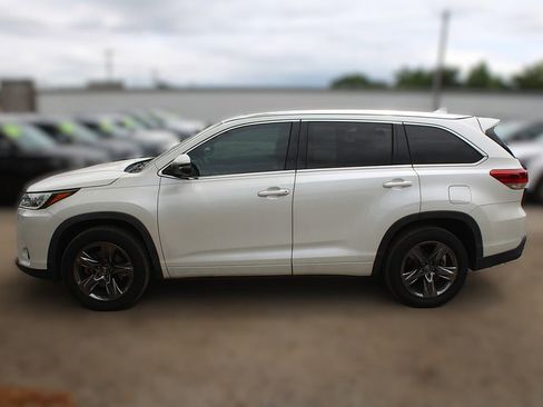 Used 2019 Toyota Highlander Limited Platinum FWD image 14