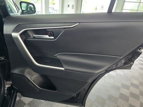 Used 2025 Toyota RAV4 XLE AWD/4WD image 39