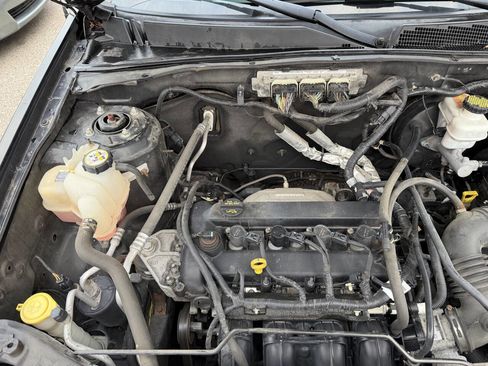 Used 2011 MAZDA Tribute i image 33