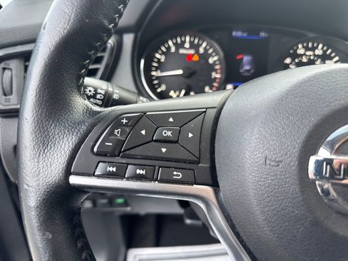 Used 2020 Nissan Rogue SV w/ Sun & Sound Touring Package image 18