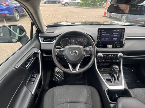 Used 2022 Toyota RAV4 XLE w/ Convenience Package AWD/4WD image 13