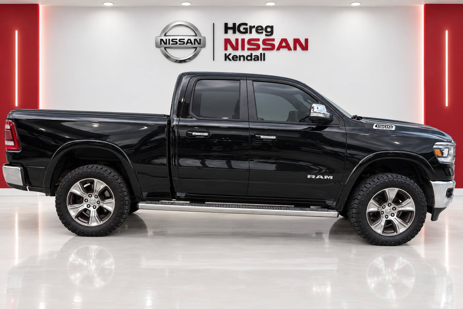 Used 2019 RAM 1500 Laramie AWD/4WD image 5