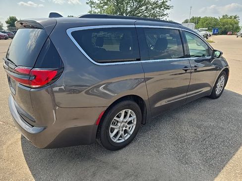 Used 2022 Chrysler Pacifica Touring-L FWD image 7