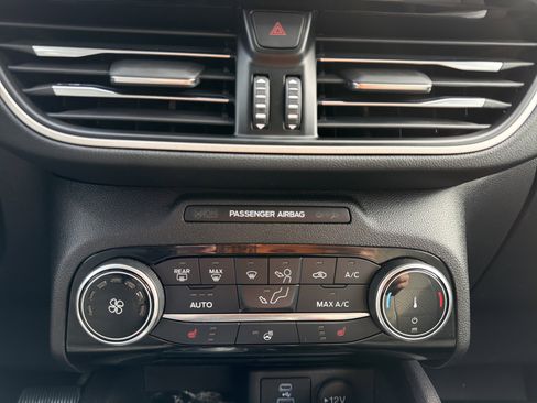 Used 2022 Ford Escape SE w/ Cold Weather Package image 19