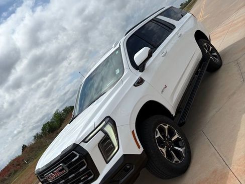 Used 2025 GMC Yukon XL AT4 w/ AT4 Premium Package image 3