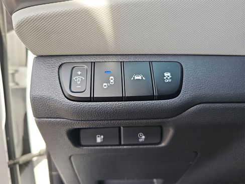 Used 2020 Hyundai Ioniq Limited image 30