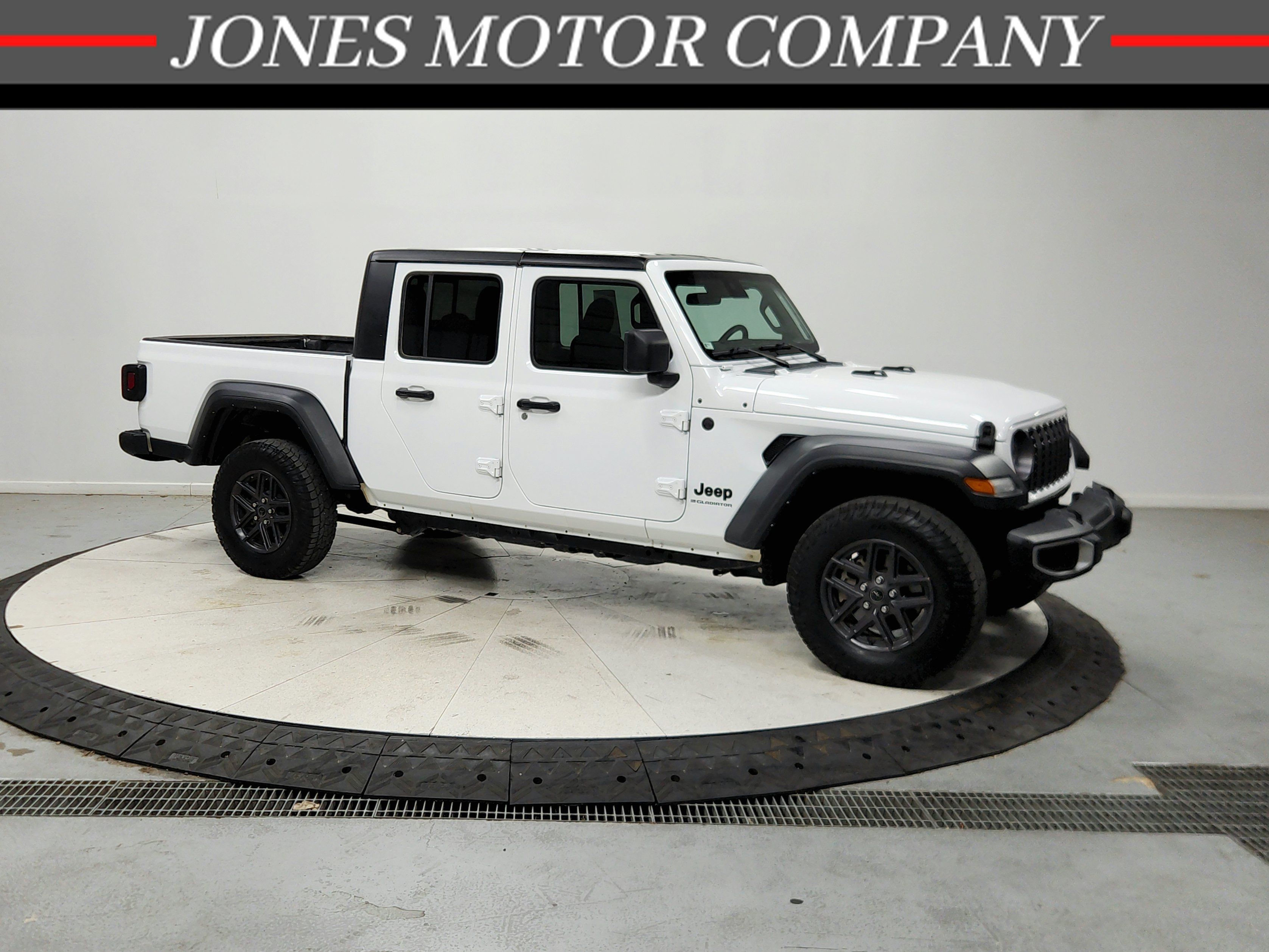 Used 2025 Jeep Gladiator Sport AWD/4WD image 1