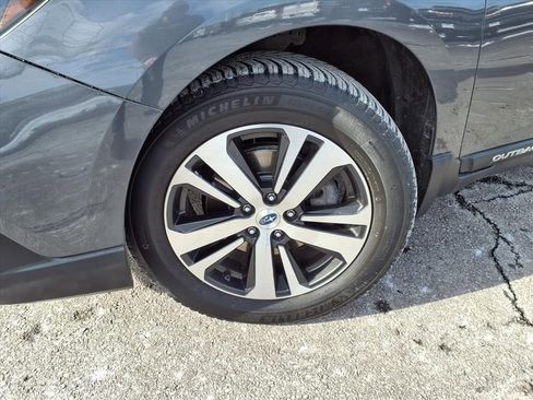 Used 2018 Subaru Outback 2.5i Limited image 37