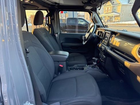 Used 2019 Jeep Wrangler Unlimited Sahara w/ Cold Weather Group image 30