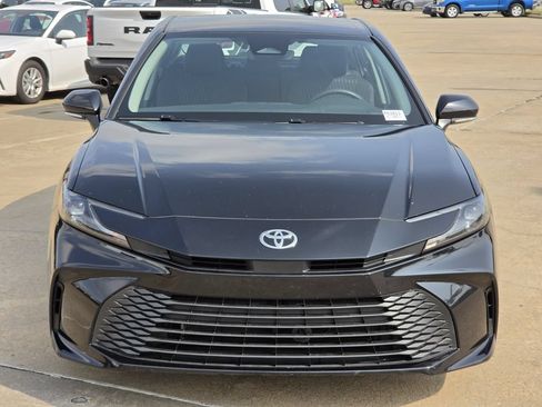 Used 2025 Toyota Camry LE w/ Convenience Package FWD image 3