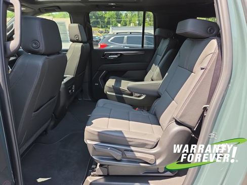 New 2026 Chevrolet Suburban RST w/ RST Capability Package AWD/4WD image 16