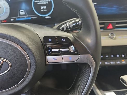 Used 2022 Hyundai Elantra Limited image 14