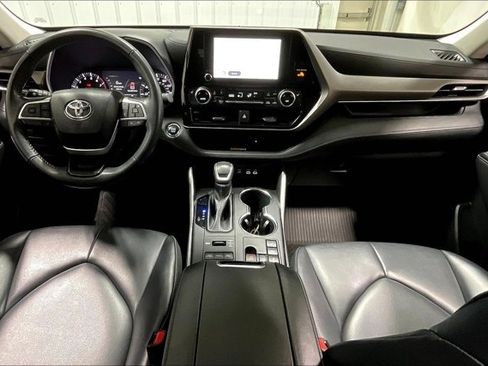 Used 2023 Toyota Highlander XLE AWD/4WD image 15