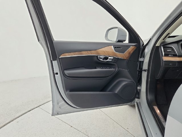 New 2025 Volvo XC90 B6 Plus w/ Protection Package Premier AWD/4WD image 31