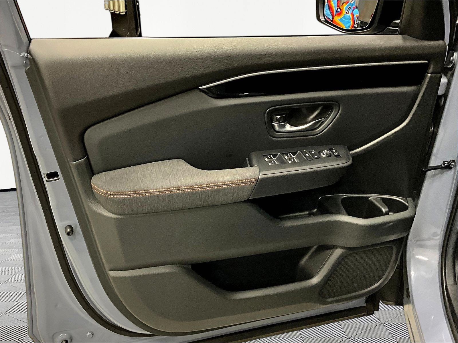 Used 2025 Honda Pilot Sport image 20