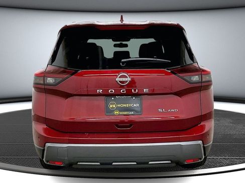 Used 2024 Nissan Rogue SL AWD/4WD image 5