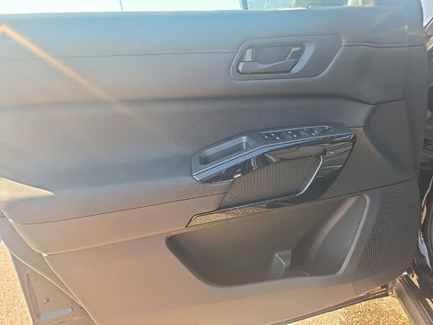 New 2025 Nissan Pathfinder SV image 11