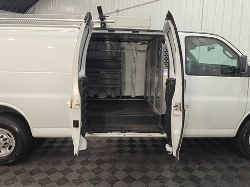 Used 2019 Chevrolet Express 3500 Extended w/ Driver Convenience Package RWD image 21