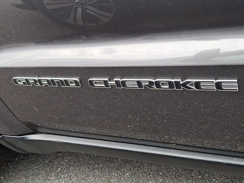 Used 2021 Jeep Grand Cherokee Limited w/ Premium Lighting Group image 30