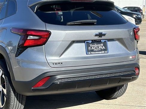 Used 2025 Chevrolet Trax RS image 6