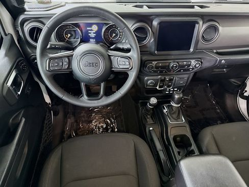 Used 2023 Jeep Gladiator Sport AWD/4WD image 4