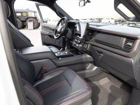 Used 2023 Ford Expedition Limited image 29