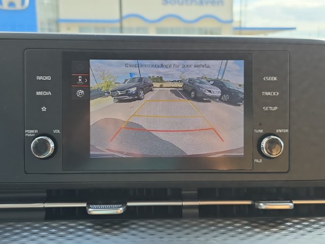 Used 2024 Kia Carnival LX FWD image 24
