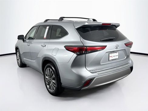 Certified 2021 Toyota Highlander Platinum AWD/4WD image 13