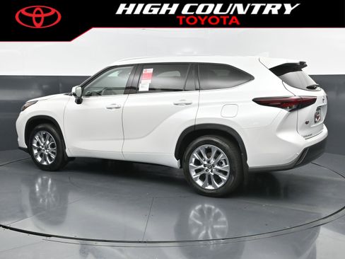 New 2026 Toyota Highlander Limited AWD/4WD image 3