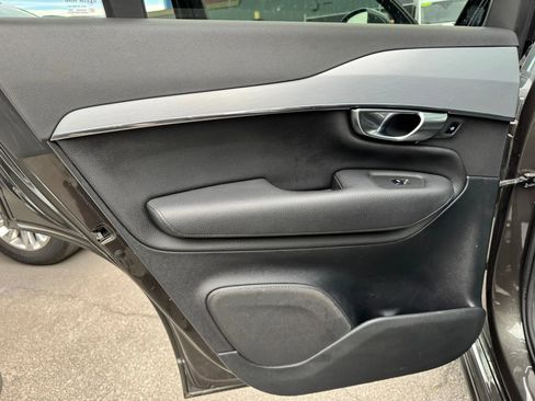 Used 2018 Volvo XC90 T6 Momentum w/ Convenience Package image 17