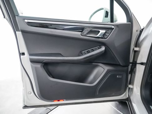 Certified 2024 Porsche Macan S AWD/4WD image 25